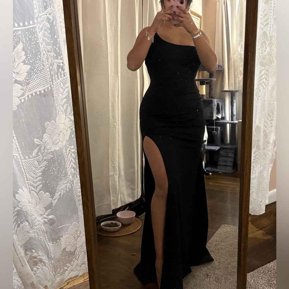 Windsor One-Shoulder Black Formal Gown – Size Medium